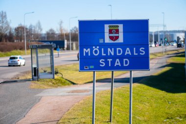 Göteborg, İsveç - 02 Mart 2023: Molndal belediyesine sınırı işaretleyen imza.