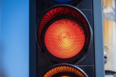 Bisiklet yolunda kırmızı ışık.