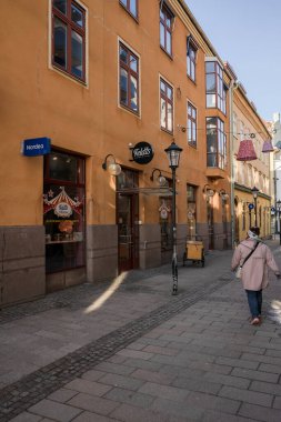 Halmstad, İsveç - 18 Şubat 2023: Feldts Tivolikiosk Halmstad 'ın dışı.