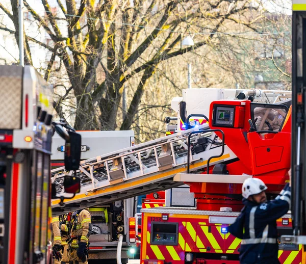 Gotemburgo Suecia Febrero 2023 Equipo Bomberos Camiones Acción Durante Incendio — Foto de Stock