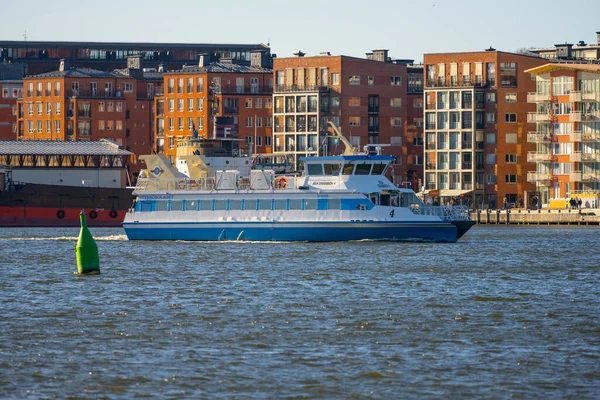 Gotemburgo Suecia Marzo 2023 Transbordador Pasajeros Alvsnabben Cruzando Río — Foto de Stock