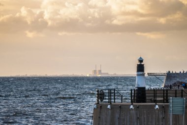 Malmö, İsveç - 09 Temmuz 2022: Barseback nükleer enerji santrali ufukta göründü.