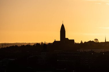 Göteborg, İsveç - 14 Eylül 2022: Gündoğumunda Masthuggskyrkan silueti.