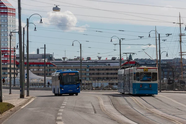 Gothenburg Suède Avril 2022 Bus Tramway Traversant Hisingsbron — Photo