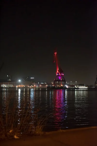 Göteborg Szwecja Lutego 2023 Nocne Zdjęcie Czerwonego Żurawia Lindholmen — Zdjęcie stockowe