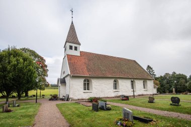 Alingsas, İsveç - 26 Eylül 2020: Alingsas dışındaki Balinge Kilisesi.