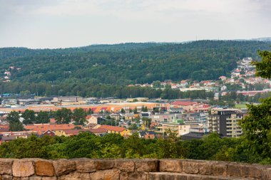 Göteborg, İsveç - 27 Haziran 2021: Kvillebacken ve Lillhagen 'in çatı manzarası.