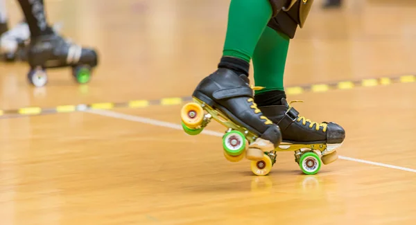 Rolschaatsen Van Een Persoon Die Deelneemt Aan Roller Derby — Stockfoto