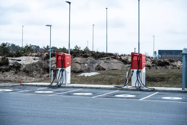 ノルウェーのリレスランド 2023年4月10日 エネルギーステーションでのサークルK高速充電器 — ストック写真