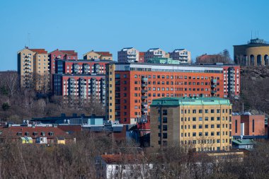 Göteborg, İsveç - 02 Nisan 2023: Sahlgrenska hastanesindeki yüksek apartman binaları.