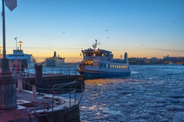 Göteborg, İsveç - 08 Şubat 2011: Stenpiren 'de yolcu feribotu Alvsnabben 3.