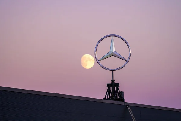 Гётеборг Швеция Июля 2022 Года Звезда Mercedes Benz Вращается Крыше — стоковое фото