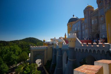 Sintra, Portekiz - 23 Temmuz 2016: Pena Sarayı 'nın dış yolları.