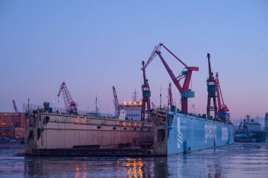 Göteborg, İsveç - 21 Ocak 2011: Damen tersanesinde yüzen liman.