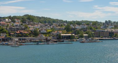Sandefjord, Norveç - 10 Ağustos 2022: Sandefjord 'daki Framnes limanında.