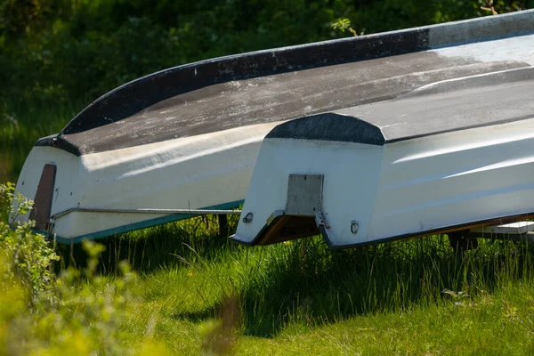 Kopfüber Aufgelegte Plastikboote — Stockfoto
