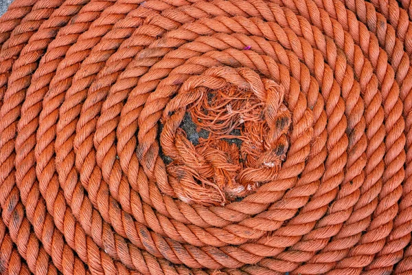 Красная Солнечная Веревка Закрученная Спирали — стоковое фото