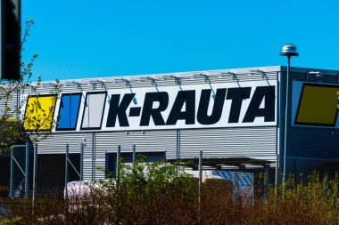 Göteborg, İsveç - 25 Nisan 2020: K-Rauta logosu dükkanlarından birinin önünde.
