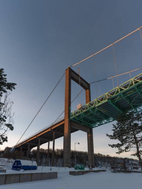 Göteborg, İsveç - Aralık 04 2021: Alvsborg Köprüsü 'nün güney kulesi.