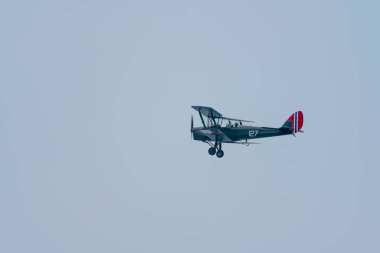 Kjeller, Norveç - 18 Haziran 2023: De Havilland DH-82A Tiger Moth LN-MAX Kjeller 'de gösteri yapıyor.