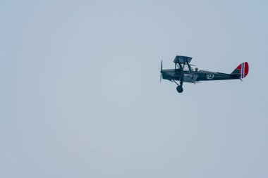 Kjeller, Norveç - 18 Haziran 2023: De Havilland DH-82A Tiger Moth LN-MAX Kjeller 'de gösteri yapıyor.