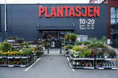 Lyngdal, Norveç - 27 Haziran 2023: Plantasjen bahçe merkezi.