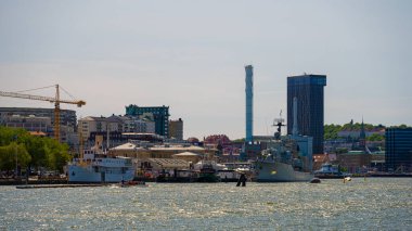 Göteborg, İsveç - 3 Haziran 2023: Denizcilik Müzesi Maritiman Oteli Draken arka planda.