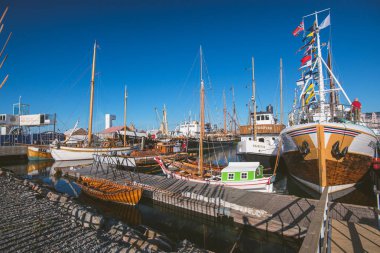 Oslo, Norveç - 20 Temmuz 2014: Oslo 'da eski ahşap teknelerin toplanması üzerine görüş.