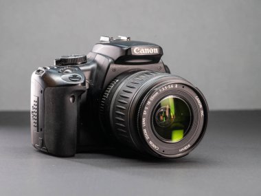 Göteborg, İsveç - 15 Ekim 2023: Canon EOS 400D dijital SLR kamera.