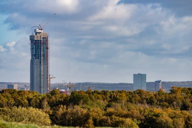 Göteborg, İsveç - 18 Ekim 2023: Siyah bir Polestar 1 hibrid spor darbesinin model stüdyo resmi.