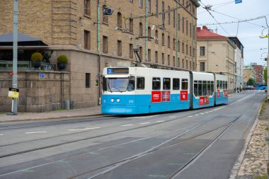 Göteborg, İsveç - Eylül 03 2023: 3. tramvay hattı Drottningtorget 'a varıyor.