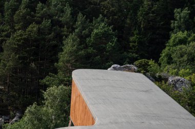Lindesnes, Norveç - 30 Haziran 2023: Su altı Michelin Restoranı Deniz manzarası.