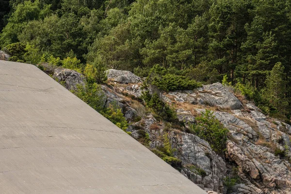 Lindesnes, Norveç - 30 Haziran 2023: Su altı Michelin Restoranı Deniz manzarası.