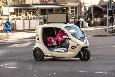 Göteborg, İsveç - 23 Ekim 2021: Foodora tarafından kullanılan Zbee elektrikli trike.