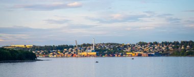 Moss, Norveç - 01 Ağustos 2023: Moss limanının deniz manzarası.