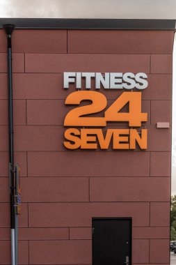 Göteborg, İsveç - 09 Ekim 2020: Kviberg Fitness24Seven 'in dışı.