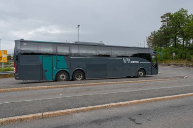 Arendal, Norveç - 01 Ağustos 2021: VY, Harebakken 'den bir yolcu otobüsü.