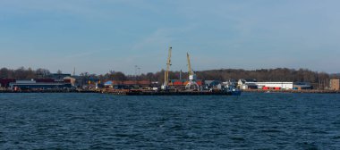 Horten, Norveç - 17 Nisan 2022: Baharda Horten Limanı.