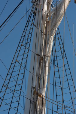 Lindesnes, Norveç - 08 Ağustos 2021: Yelkenli eğitim gemisi Statsraad Lehmkuhl 'un detayları.