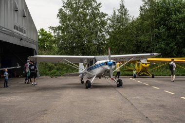 Kjeller, Norveç - 18 Haziran 2023: Beyaz 1954 Piper PA-20-135 uçağı.