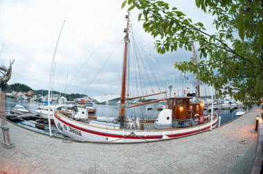 Mandal, Norveç - Temmuz 06 2011: Vintage arama ve kurtarma gemisi Idun limanda.