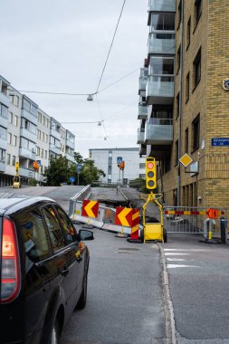Göteborg, İsveç - Eylül 03 2023: Sokak yolundaki geçici trafik ışığı.