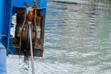 Kungalv, İsveç - 21 Mart 2024: Kablo feribotta kablolu yayın.