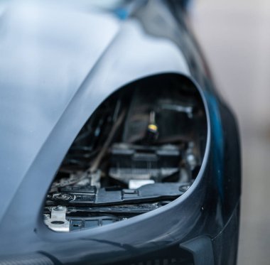 Göteborg, İsveç - 29 Mayıs 2024: Porsche spor arabasının çalıntı farları.