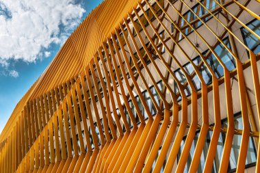 Göteborg, İsveç - 02 Mayıs 2021: Nya Hovas 'ta Spektrum inşa etmek, mağazaları, okulları ve restoranları kolaylaştırıyor. .