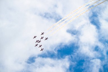 Sola, Norveç - 16 Haziran 2024: Bir grup jet uçağı sergi düzenliyor.