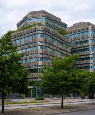 Malmö, İsveç - 09 Temmuz 2022: Malmö Üniversitesi 'nin Niagara binasının dışı.