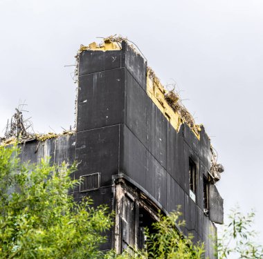 Yüksek kule inşaatı yıkılıyor..