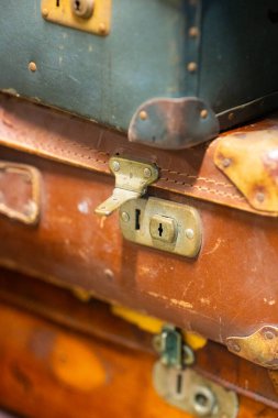 Eski bavulların ayrıntıları.