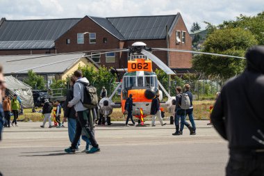 Sola, Norveç - 16 Haziran 2024: Westland WS-61 MK43B Deniz Kralı arama kurtarma helikopteri.